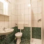 2 Bedroom Lovely In * פולה
