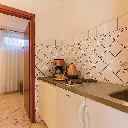 2 Bedroom Gorgeous Apartment In Pula Lägenhet *