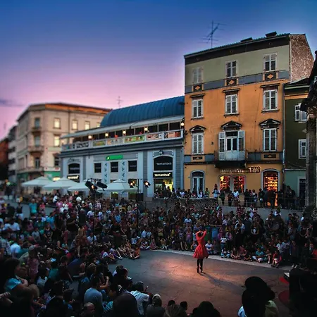 2 Bedroom Lovely In 풀라