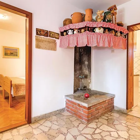 2 Bedroom Lovely In Apartment Pula