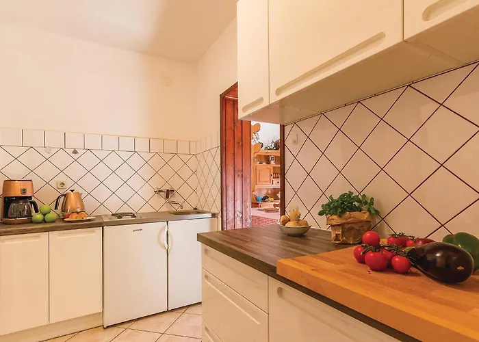 2 Bedroom Lovely In Apartment