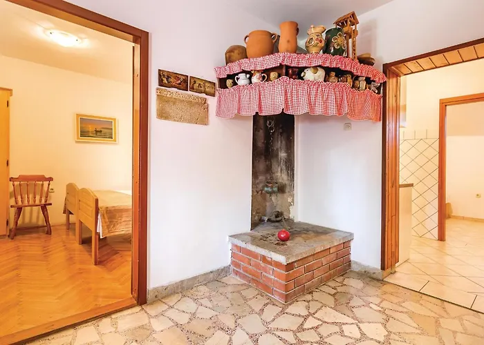 2 Bedroom Lovely In Apartment Pula