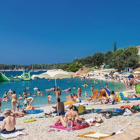 2 Bedroom Lovely In Apartamento Pula